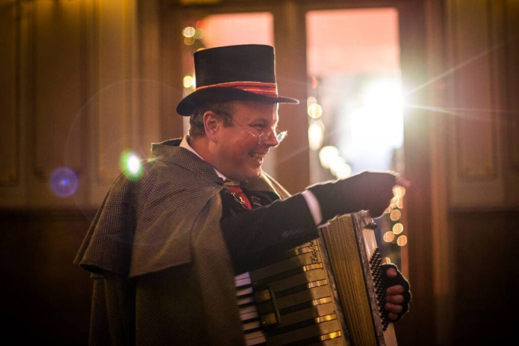 Dickens muzikant brengt sfeer