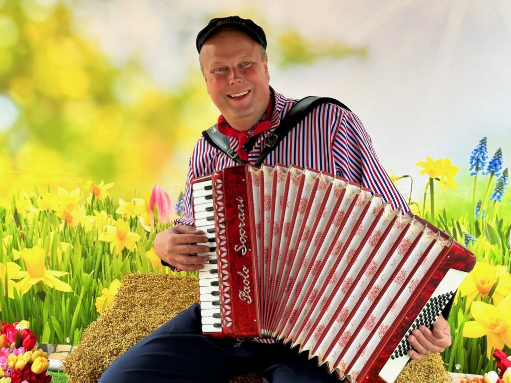 accordeonist huren? Met Hiddo de accordeonist is het altijd gezellig.