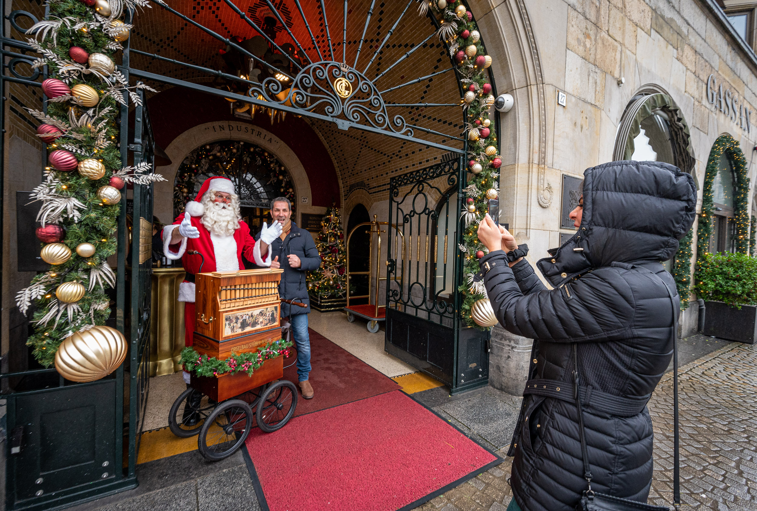 kerst acts kerstman met draaiorgel kerst entertainment
