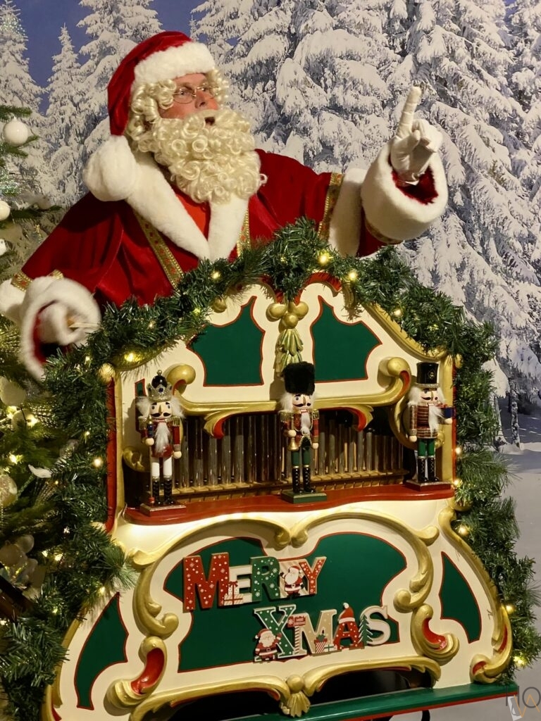 Muzikale Kerstman huren met kerstmuziek accordeonist accordeon draaiorgel kerstmuziek